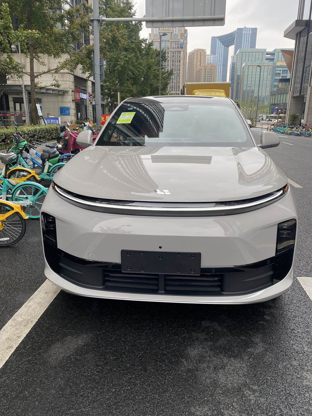 D88尊龙 MEGA 高压纯电 MPV